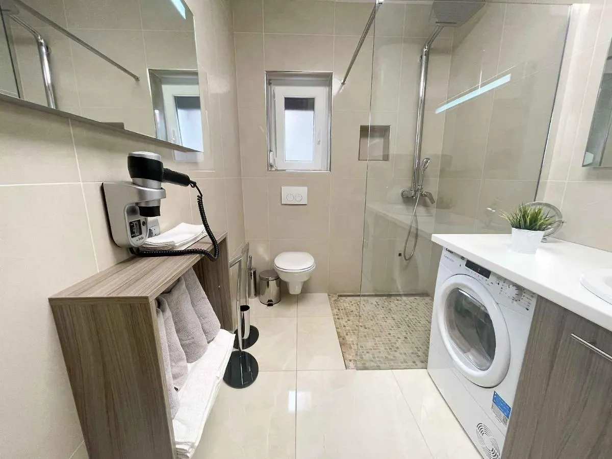 Apartment In Crikvenica 42248