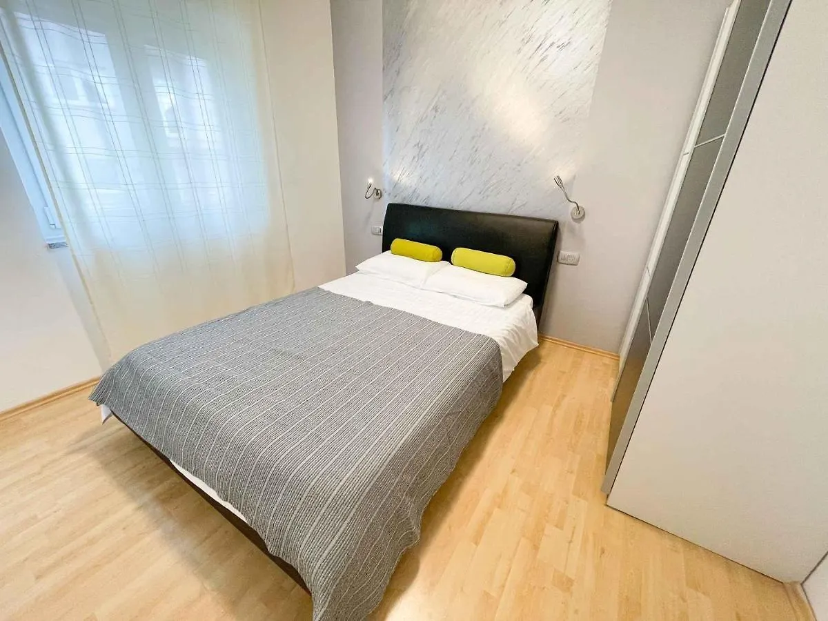 Apartment In Crikvenica 42248
