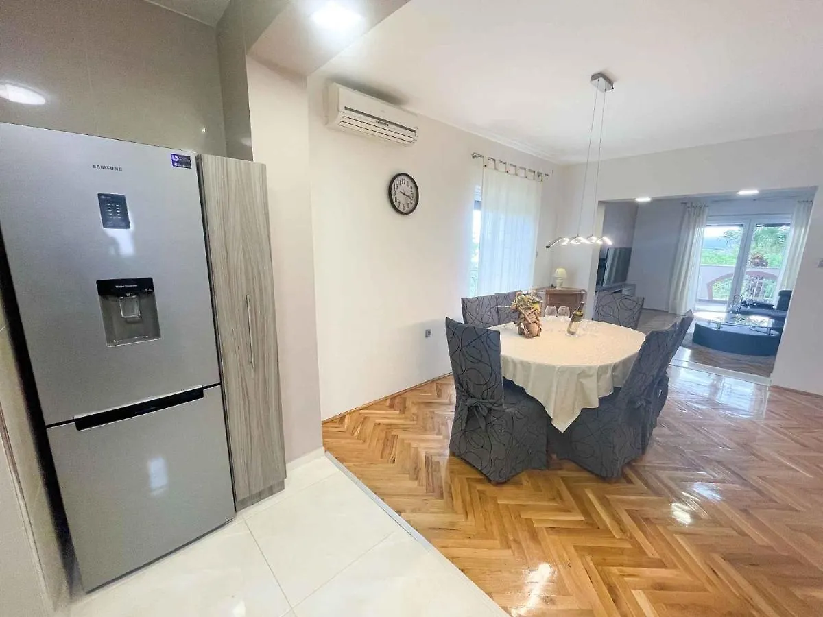 Apartment In Crikvenica 42248