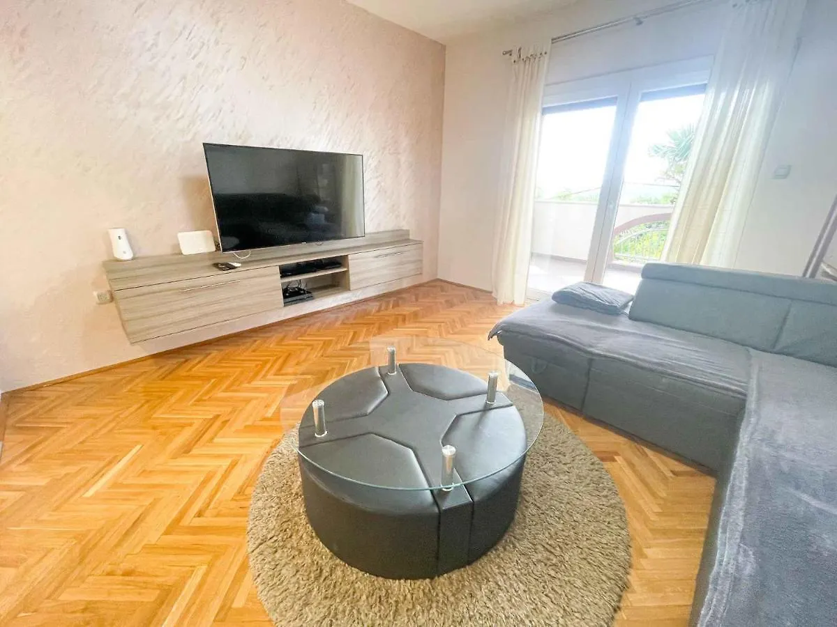 Apartment In Crikvenica 42248