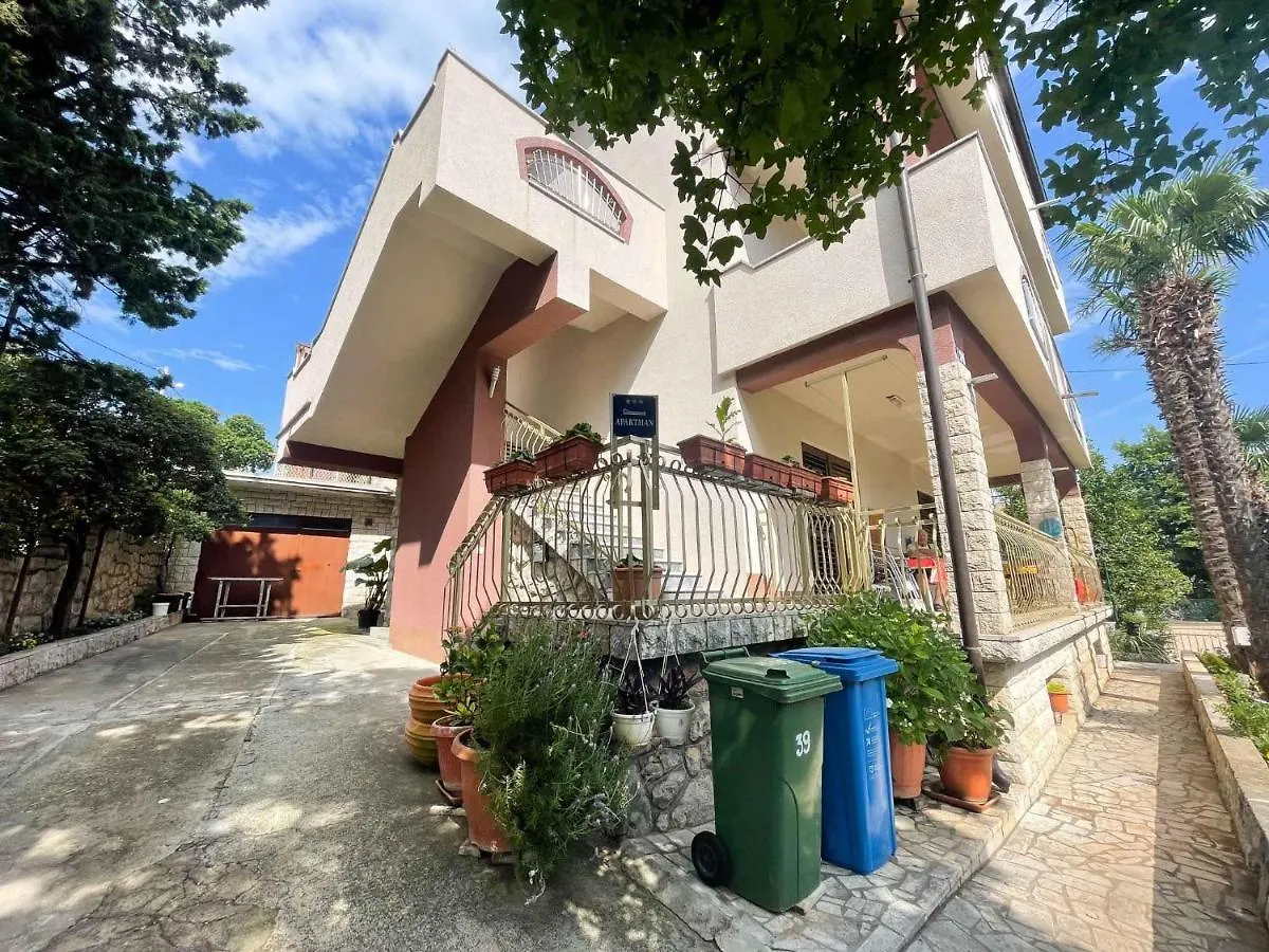 Apartment In Crikvenica 42248