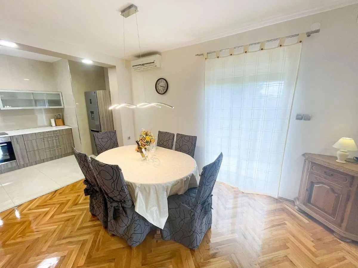 Apartment In Crikvenica 42248